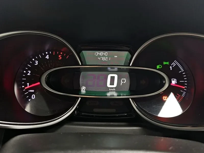 Renault Clio Zen, снимка 8 - Автомобили и джипове - 54765673