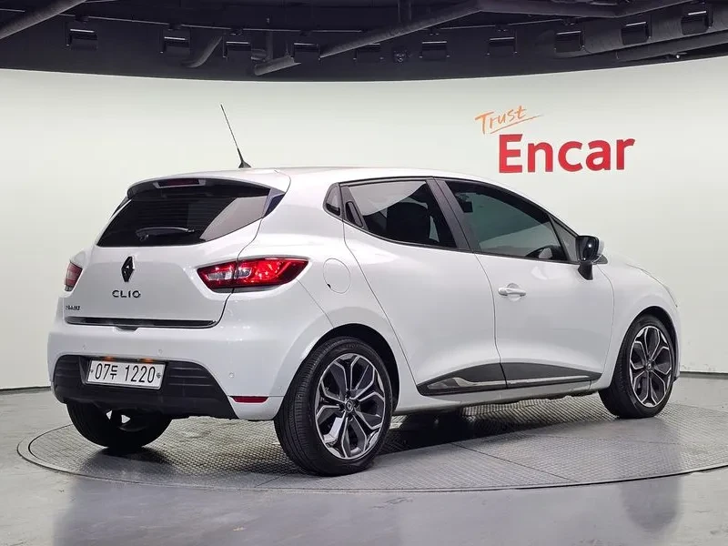 Renault Clio Zen, снимка 2 - Автомобили и джипове - 54765673