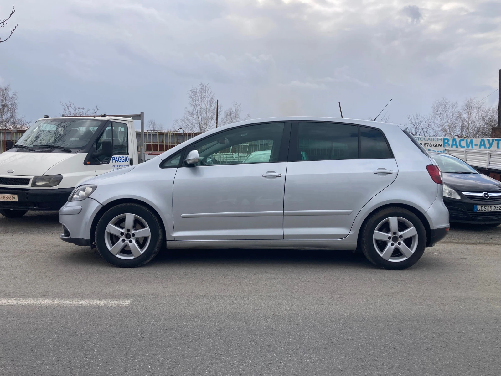 VW Golf Plus Кожен салон, климатик Подгрев, Парктроник - изображение 5