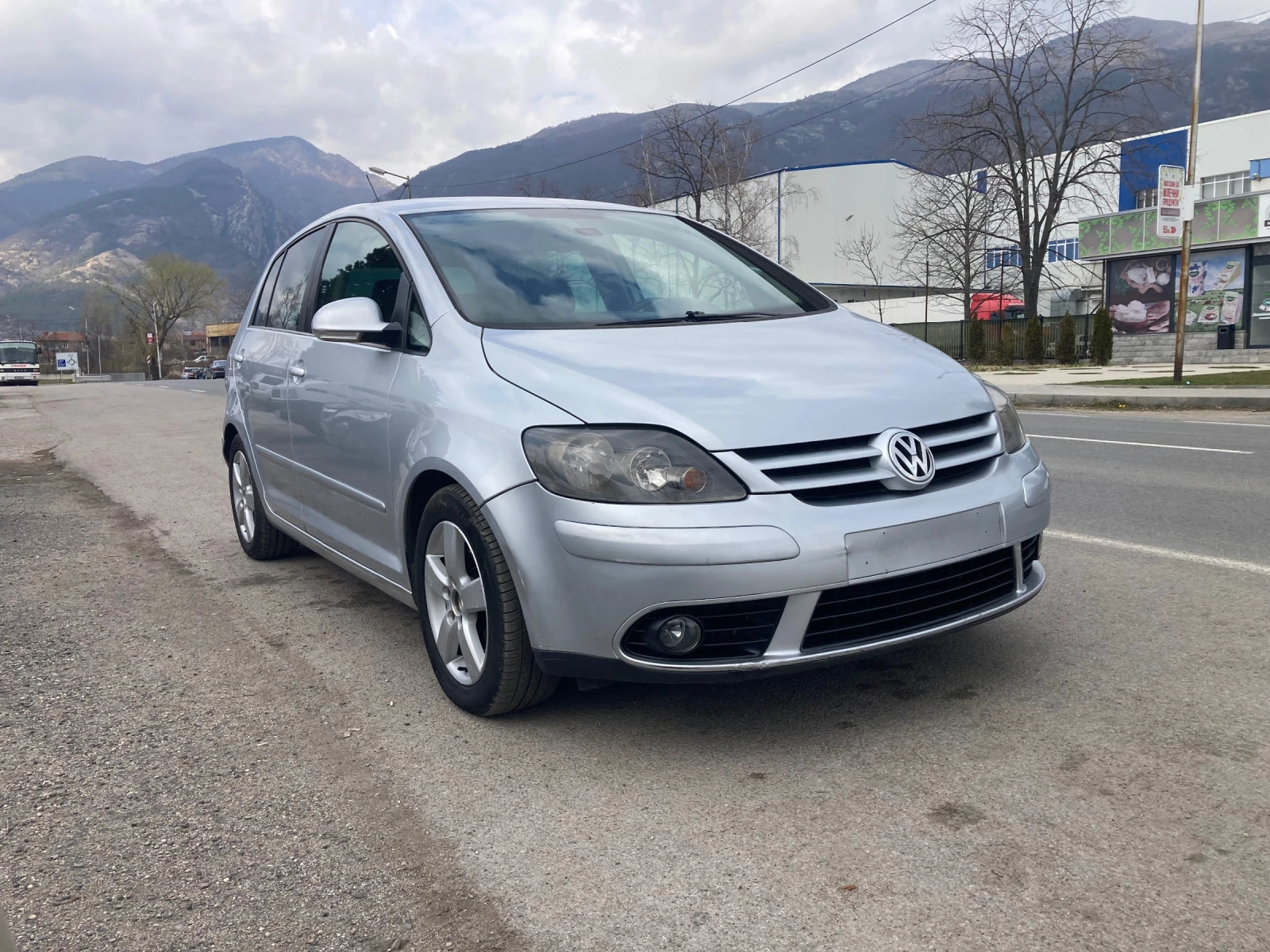 VW Golf Plus Кожен салон, климатик Подгрев, Парктроник - изображение 2