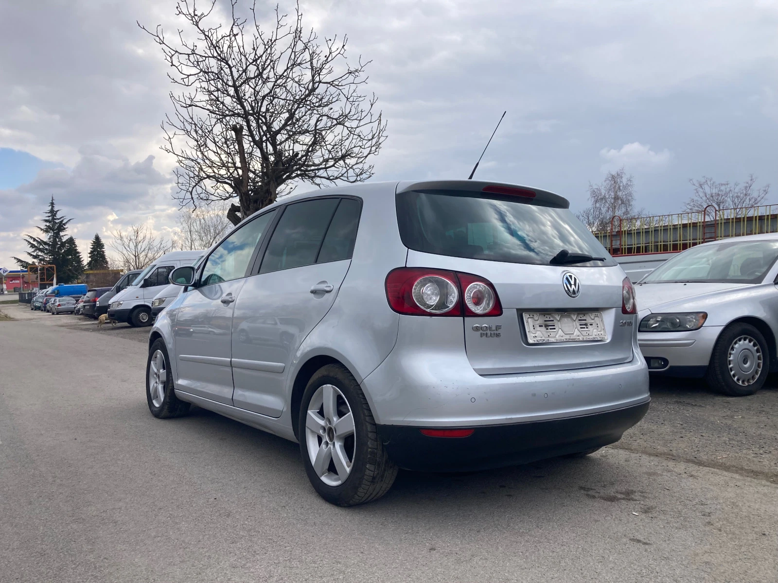 VW Golf Plus Кожен салон, климатик Подгрев, Парктроник - изображение 3