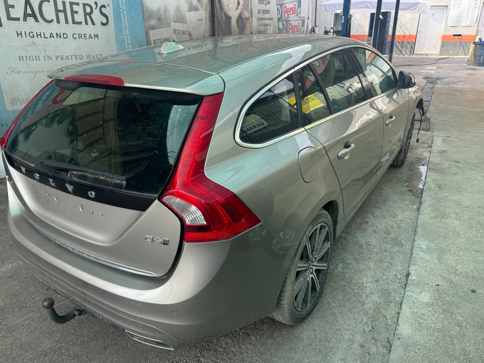 Volvo V60 D6 2.4 Plug in Hybrid  - изображение 2