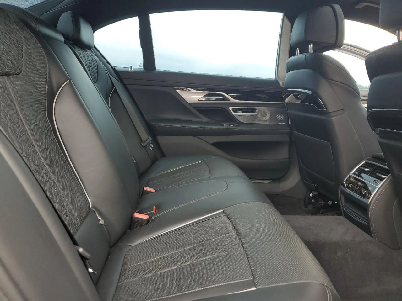 BMW 750 XE Bowers&Wilkins* Обдух* 360* Head-Up* Дистроник* - изображение 10