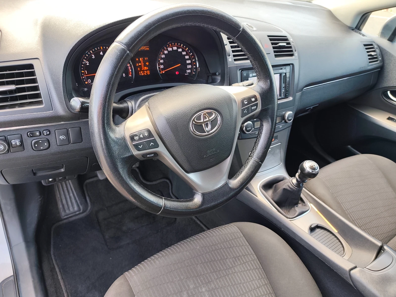 Toyota Avensis  - изображение 8