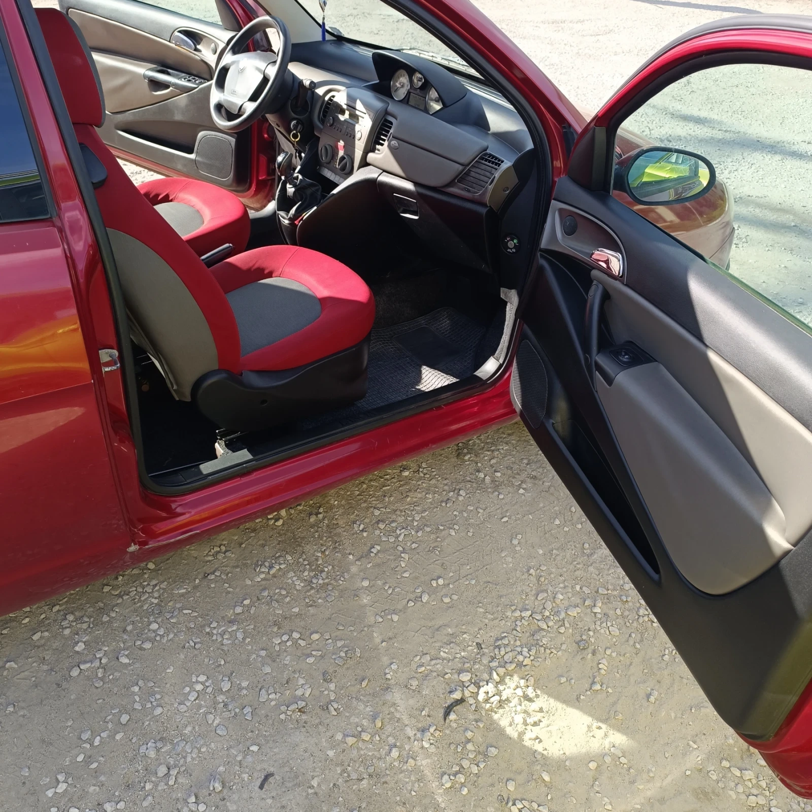 Lancia Ypsilon 1.2I 80�.�. �������� | Mobile.bg � ����������� 11