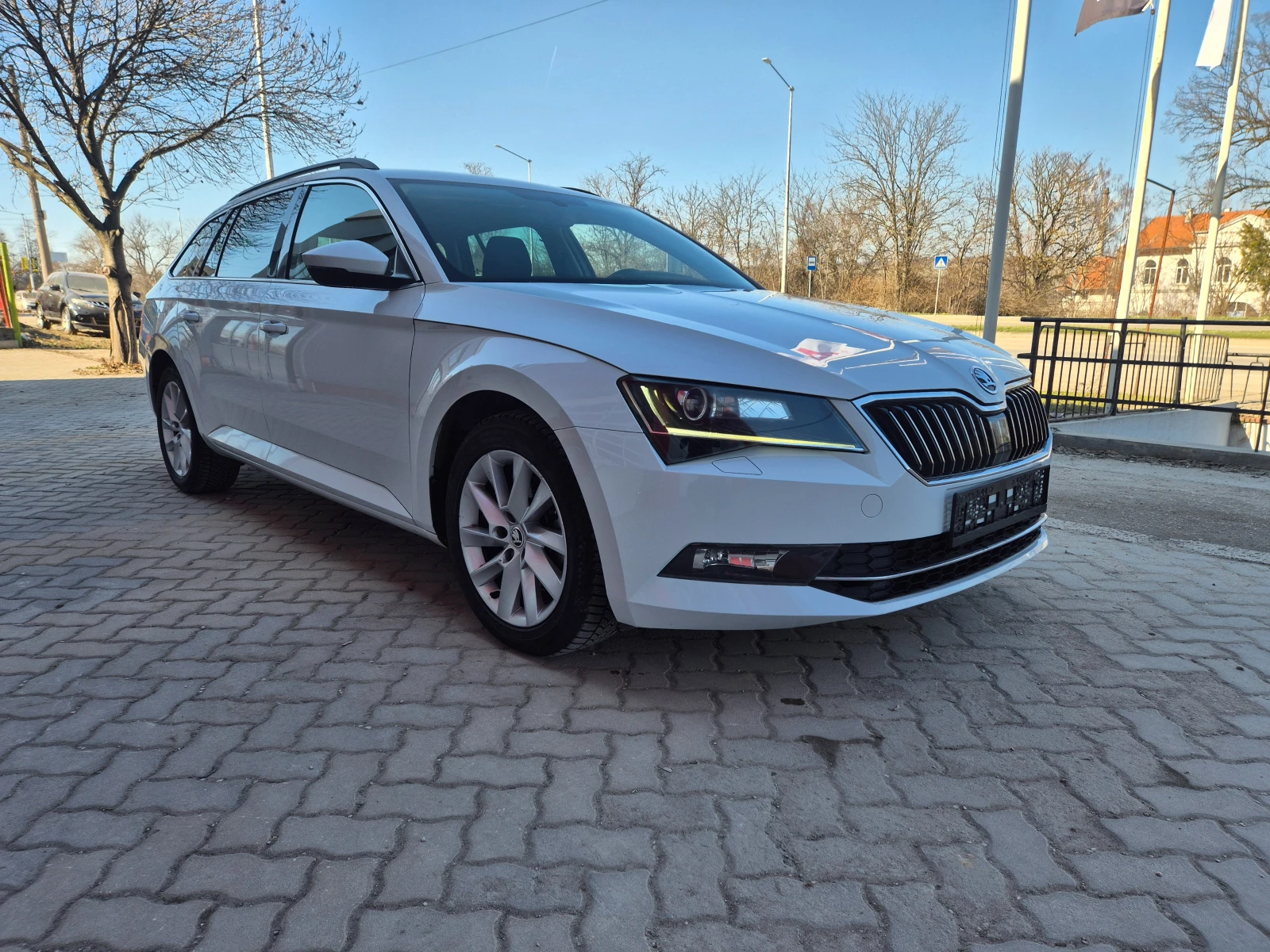 Skoda Superb 2.0, TDI, 150k.s., снимка 3 - Автомобили и джипове - 53754353