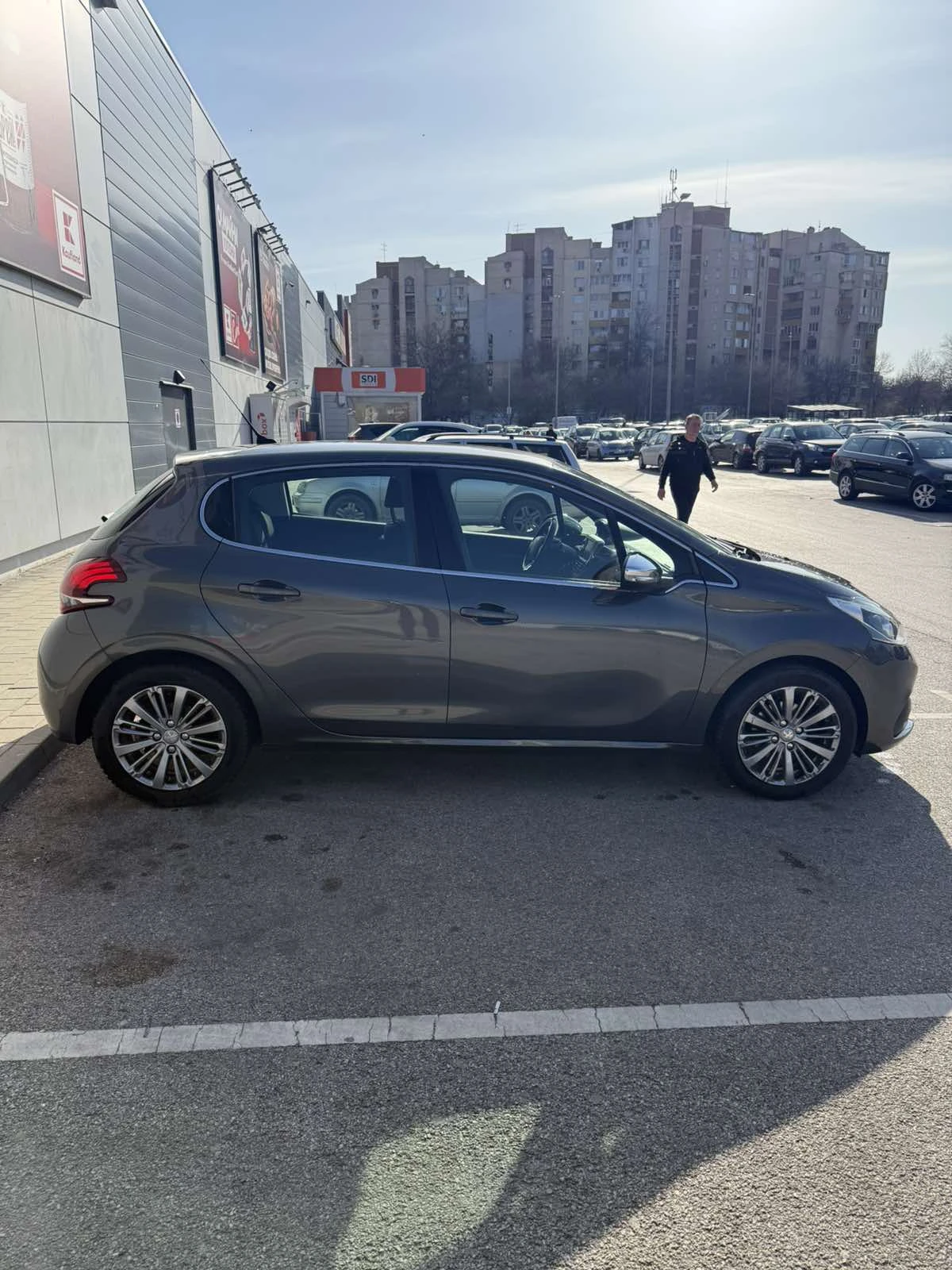 Peugeot 208, снимка 7 - Автомобили и джипове - 53872633