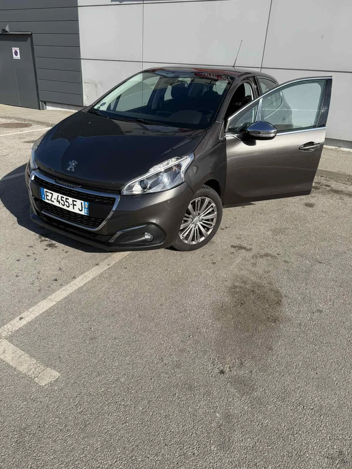 Peugeot 208, снимка 5 - Автомобили и джипове - 53872633