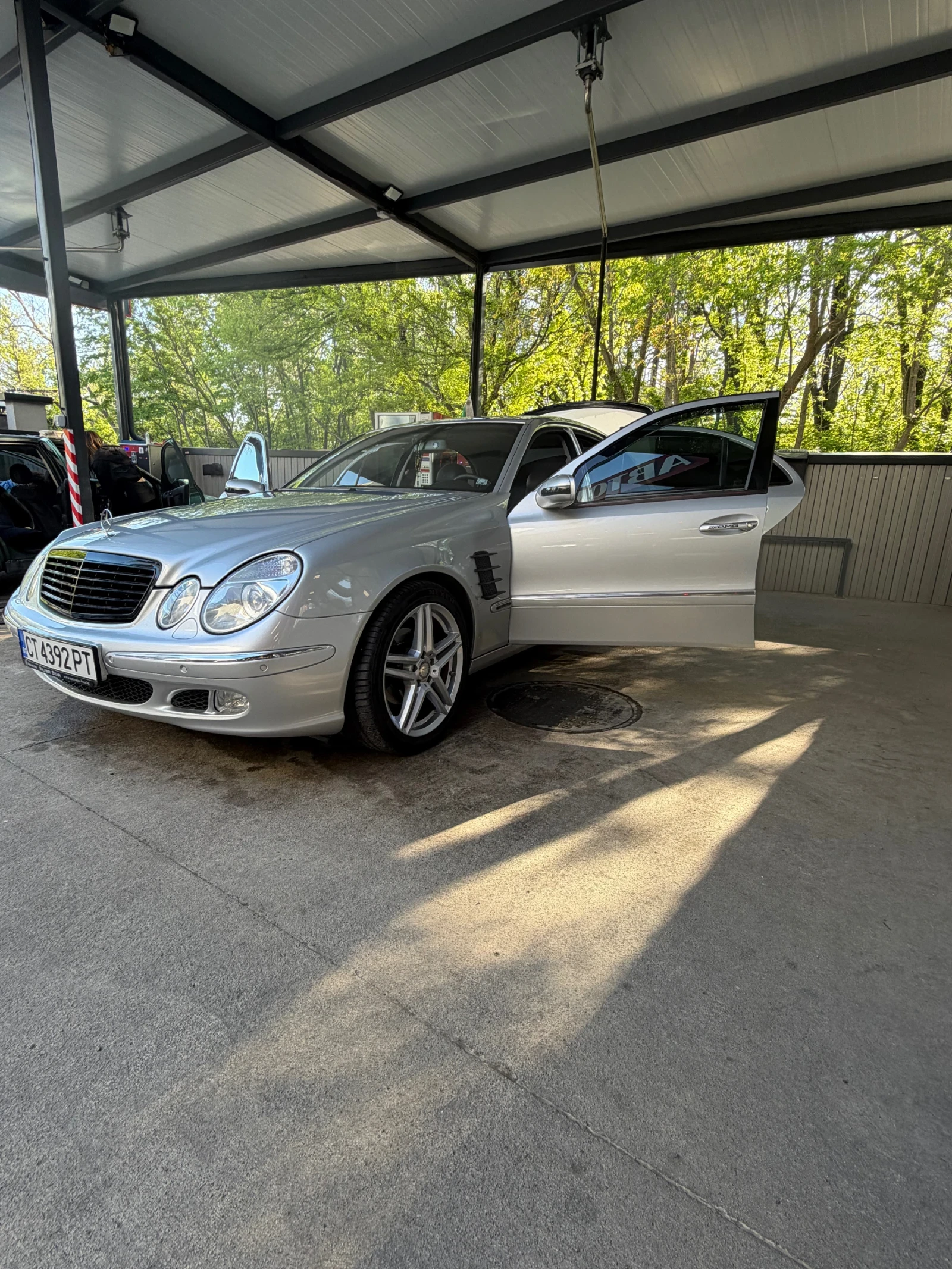 Mercedes-Benz E 270 CDI, снимка 4 - Автомобили и джипове - 54314132