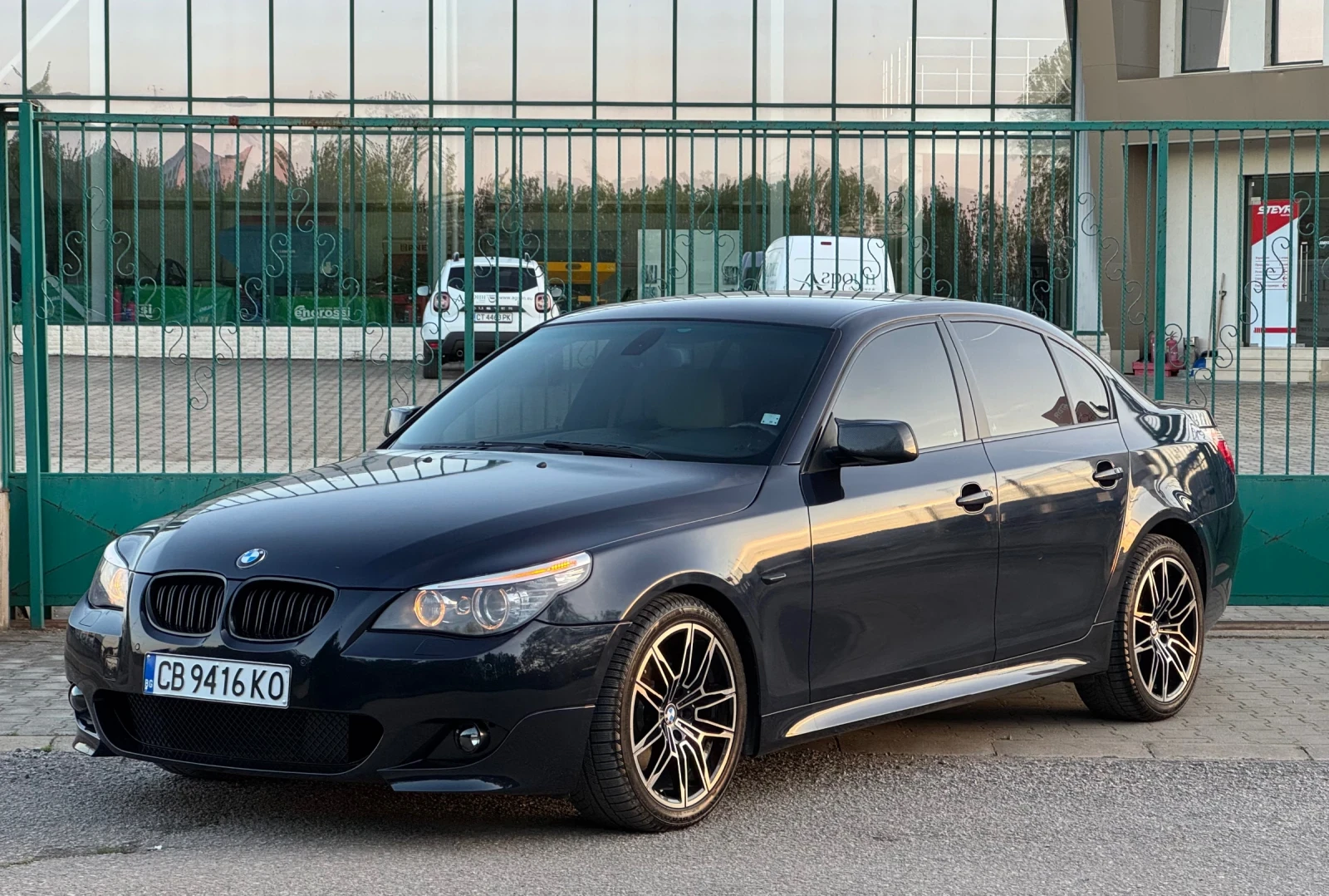 BMW 530 M-Packet, Facelift, Automat, снимка 3 - Автомобили и джипове - 54314751