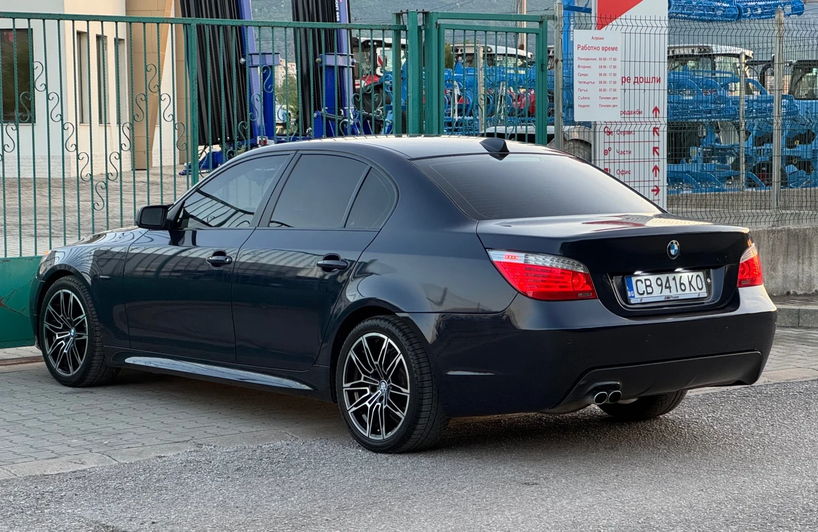 BMW 530 M-Packet, Facelift, Automat, снимка 4 - Автомобили и джипове - 54314751