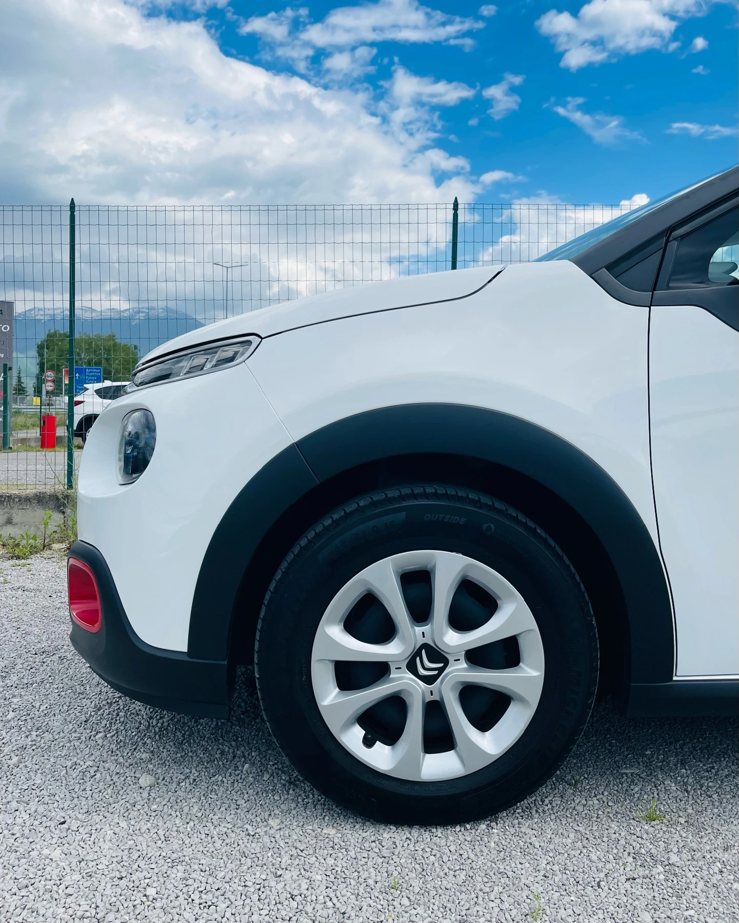 Citroen C3 1.2 PureTec Feel * EURO6 * Сервизна история* , снимка 16 - Автомобили и джипове - 54671425