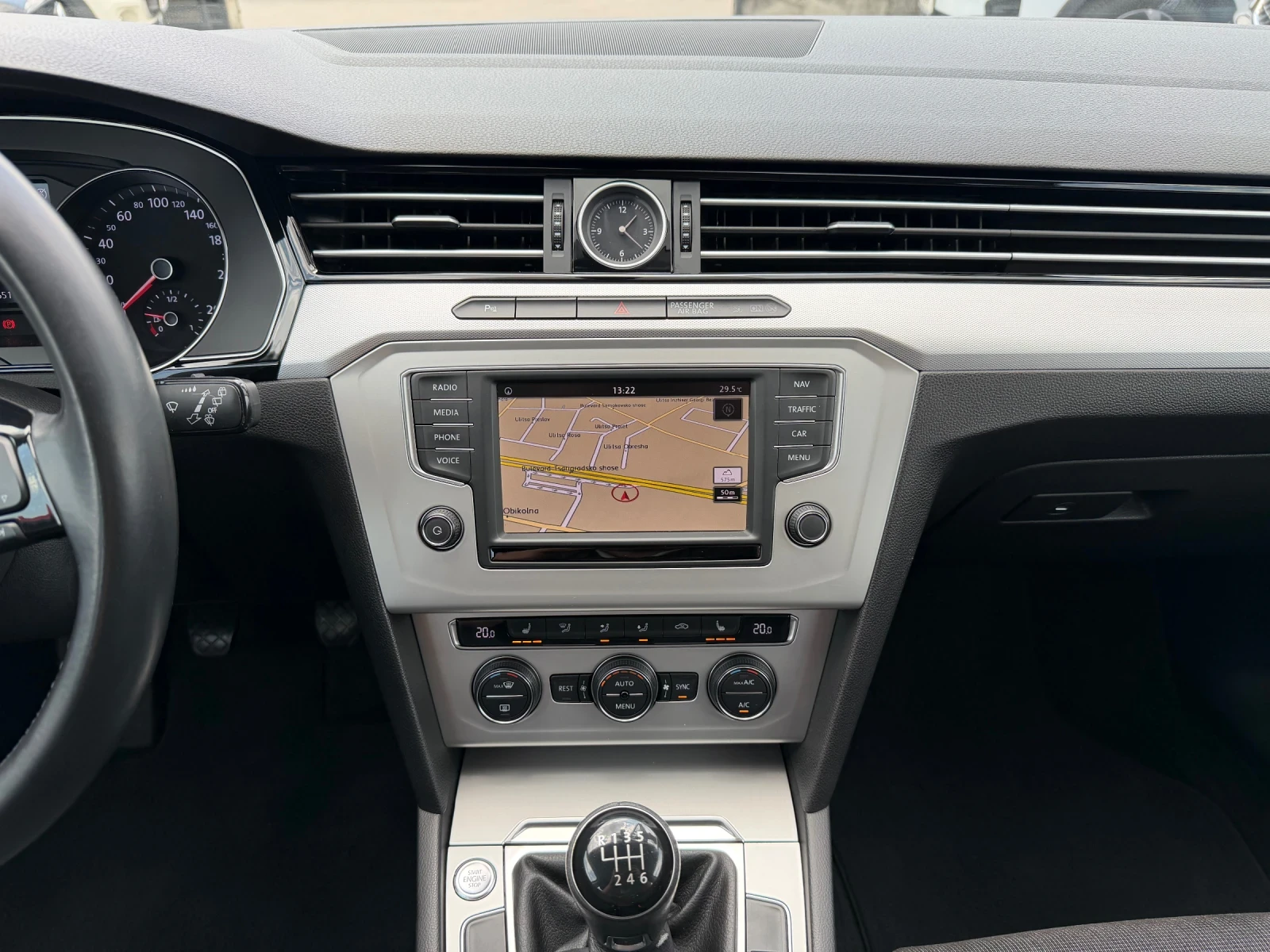VW Passat 2.0TDI, снимка 12 - Автомобили и джипове - 54737623