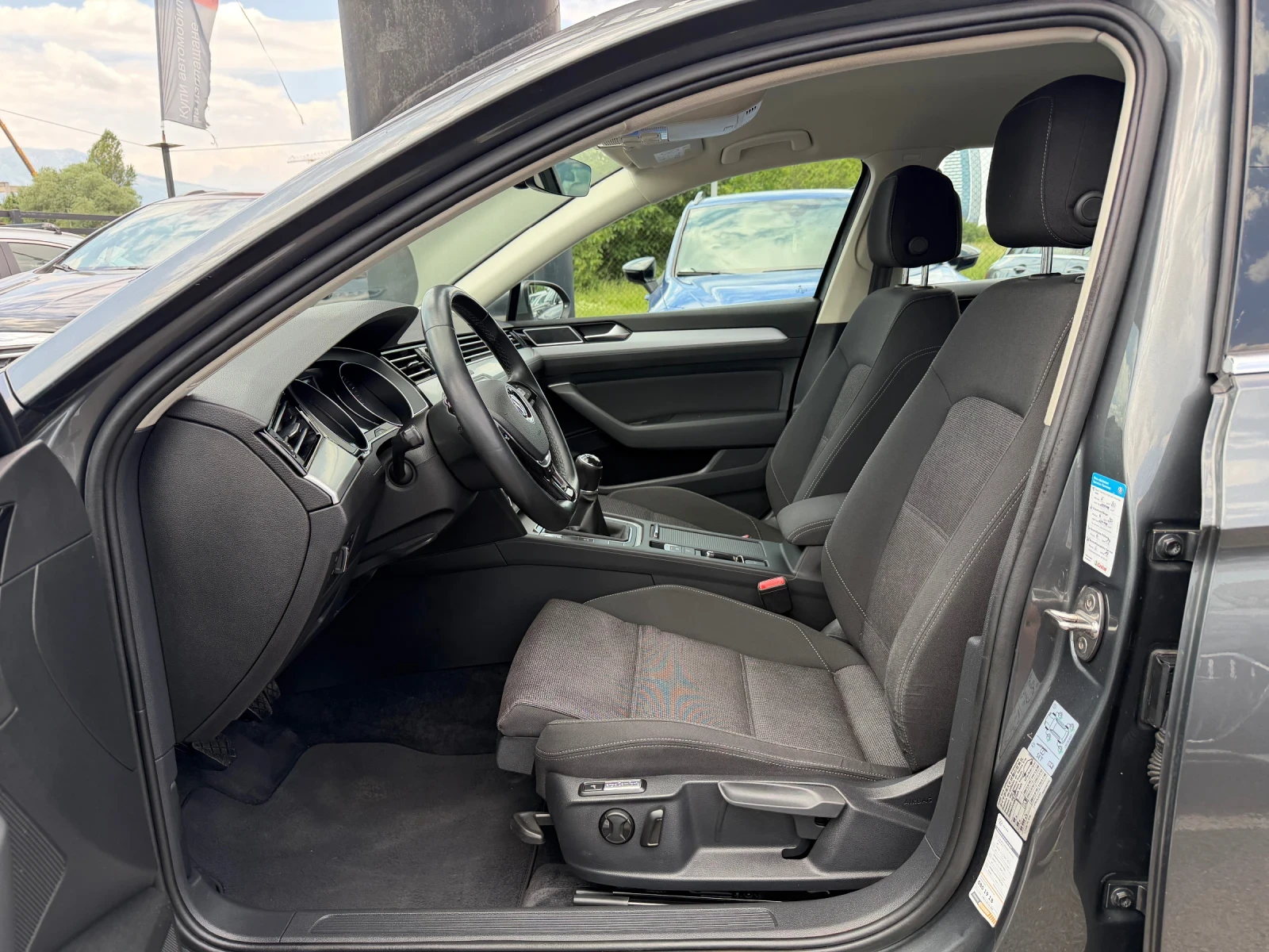 VW Passat 2.0TDI, снимка 8 - Автомобили и джипове - 54737623
