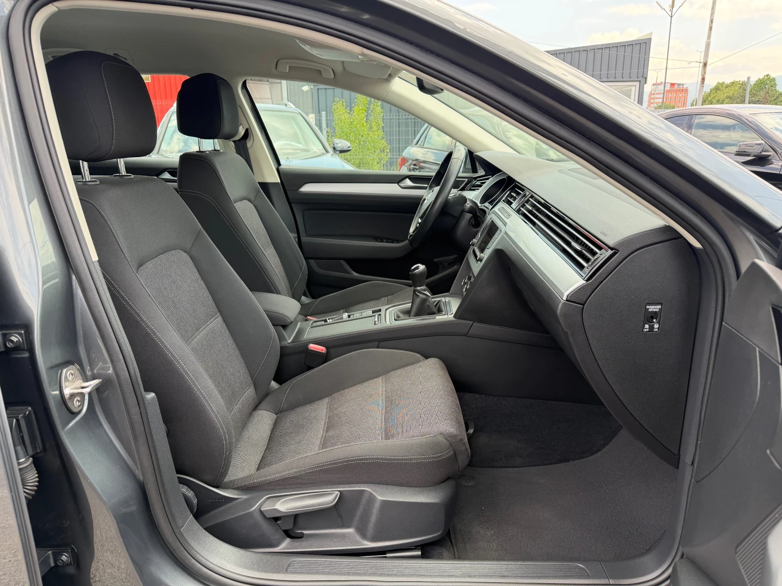 VW Passat 2.0TDI, снимка 9 - Автомобили и джипове - 54737623