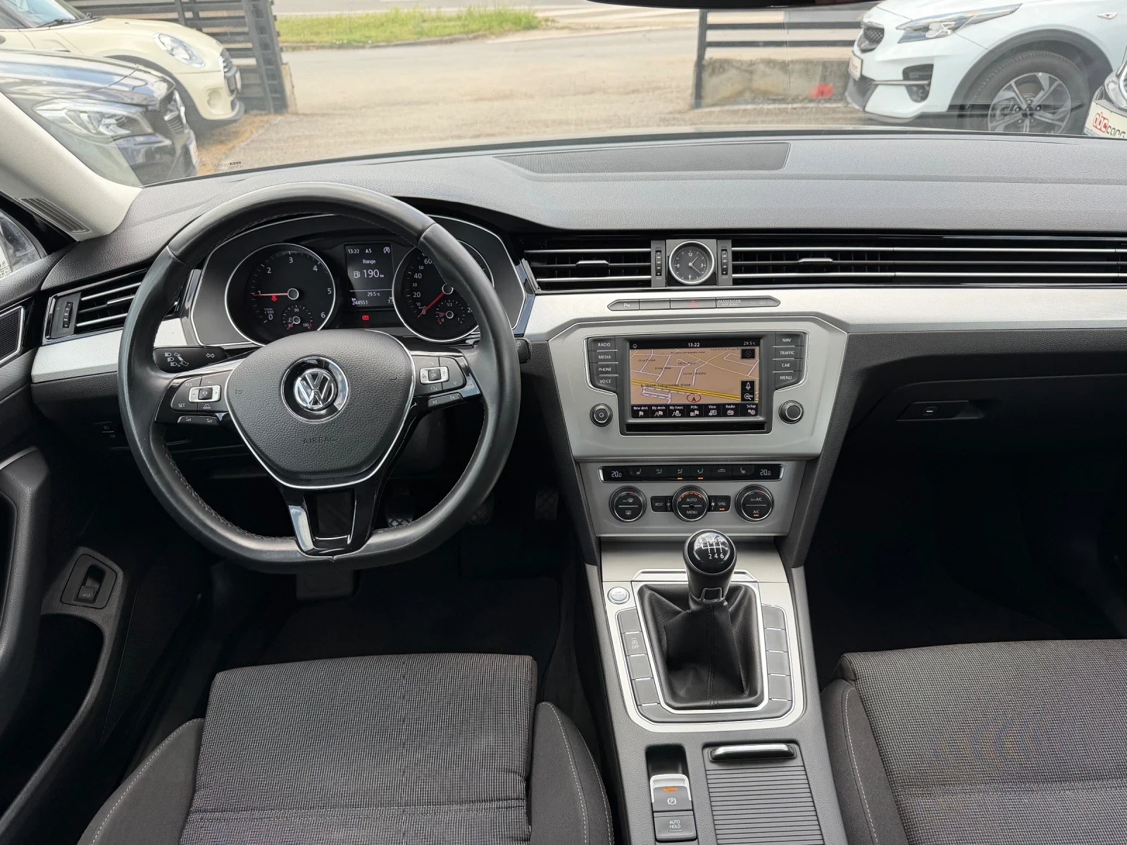 VW Passat 2.0TDI, снимка 11 - Автомобили и джипове - 54737623