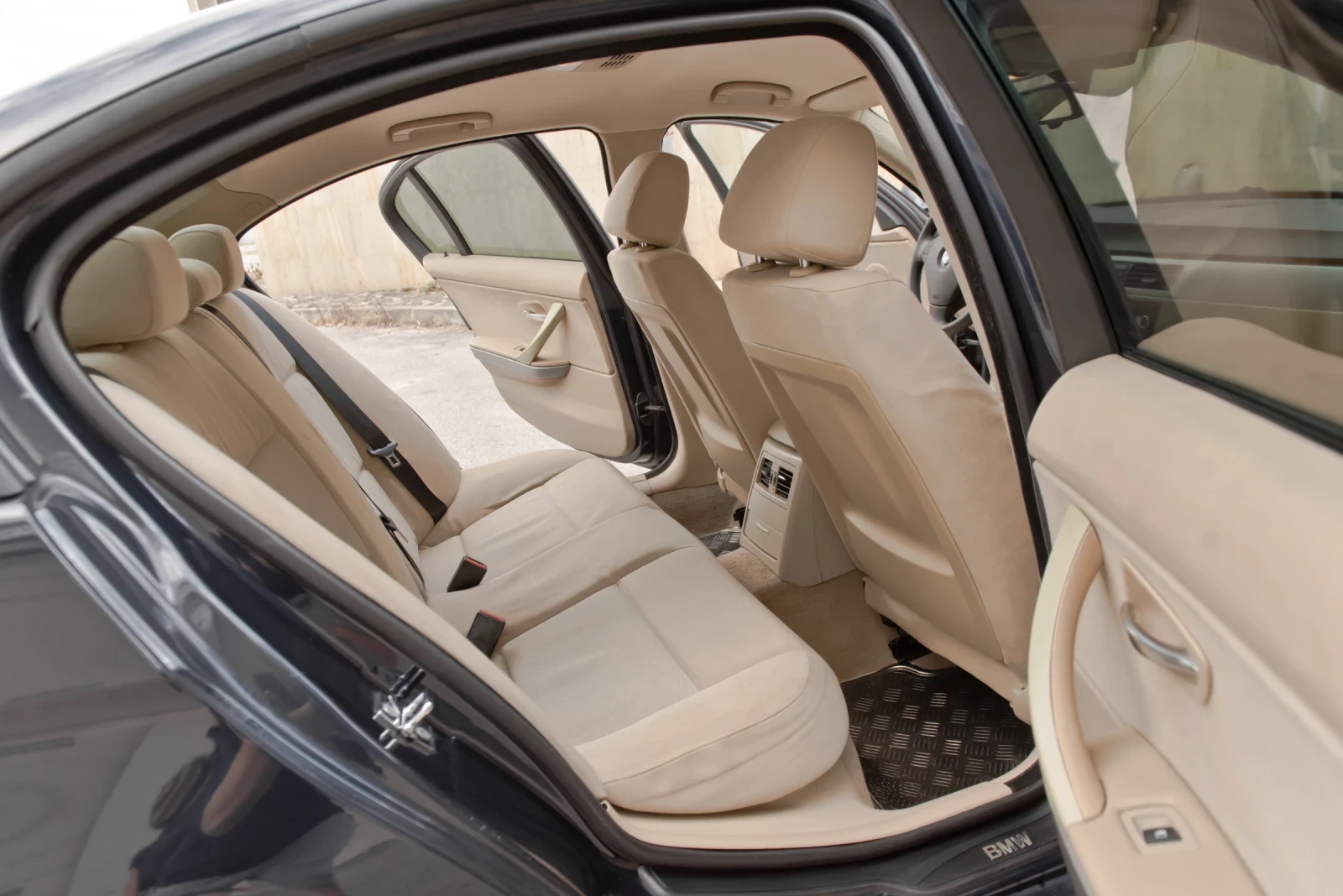 BMW 320 320d // Лизинг, снимка 15 - Автомобили и джипове - 54970346