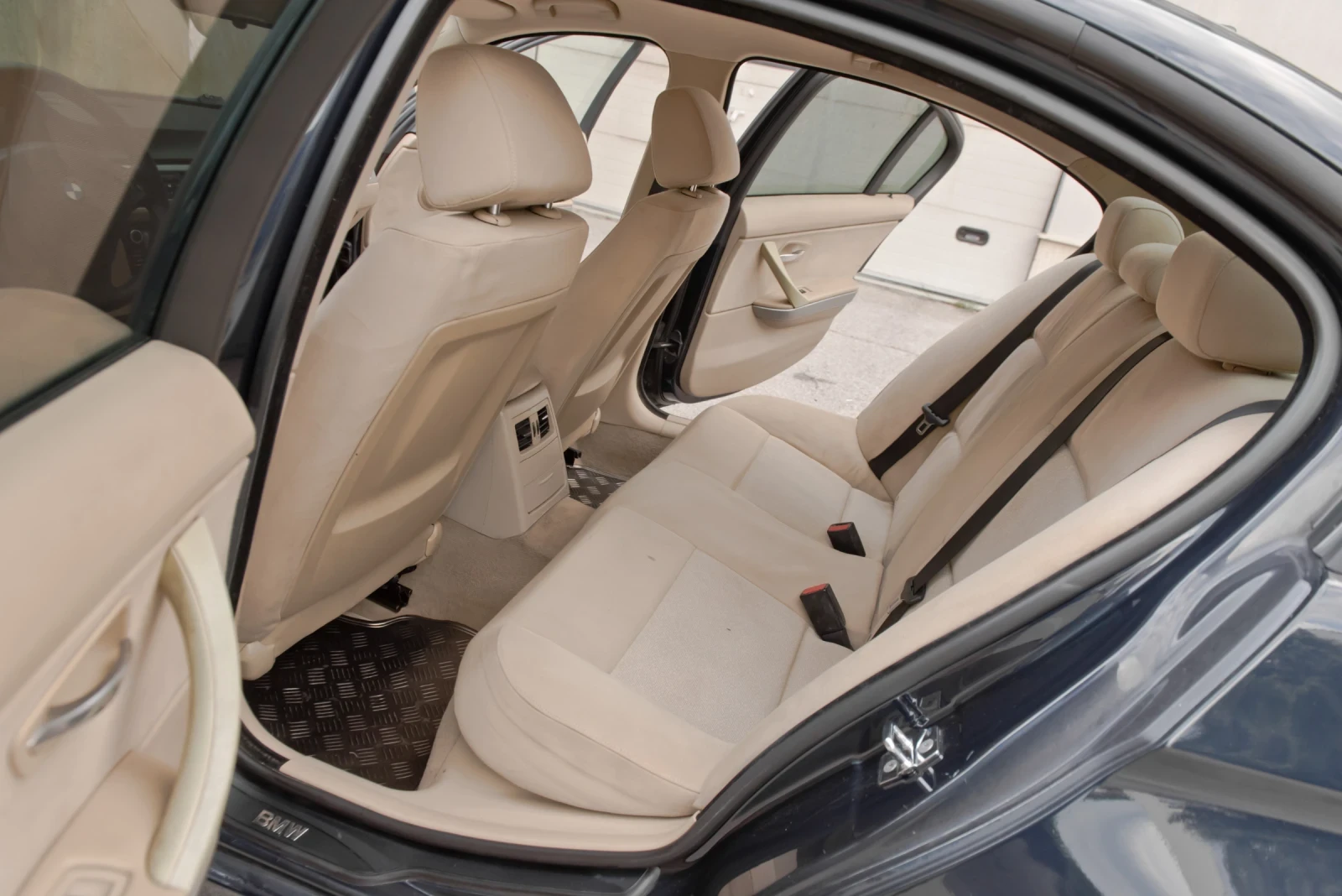 BMW 320 320d // Лизинг, снимка 16 - Автомобили и джипове - 54970346