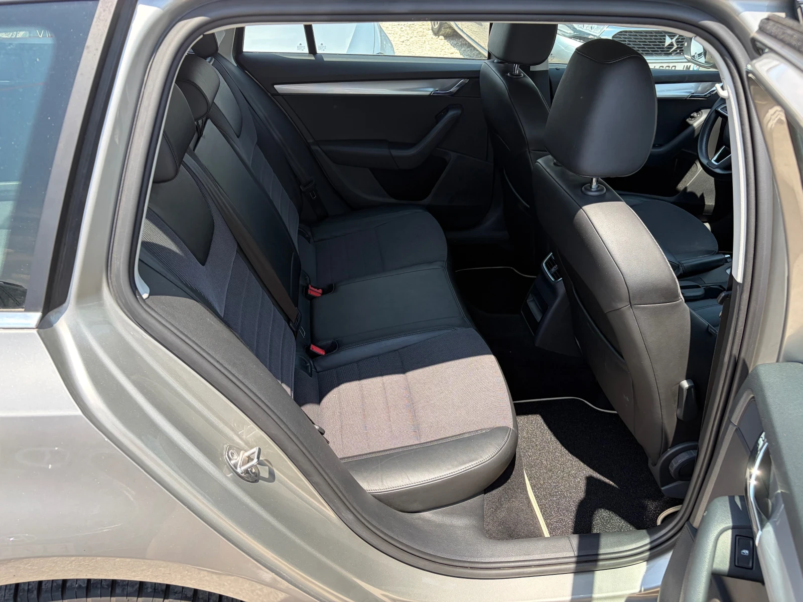 Skoda Octavia TOP Condition , снимка 13 - Автомобили и джипове - 55120543