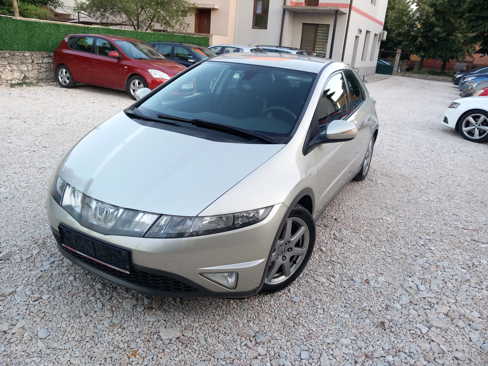 Honda Civic 1.8i Автоматик 140кс, снимка 2 - Автомобили и джипове - 55244837