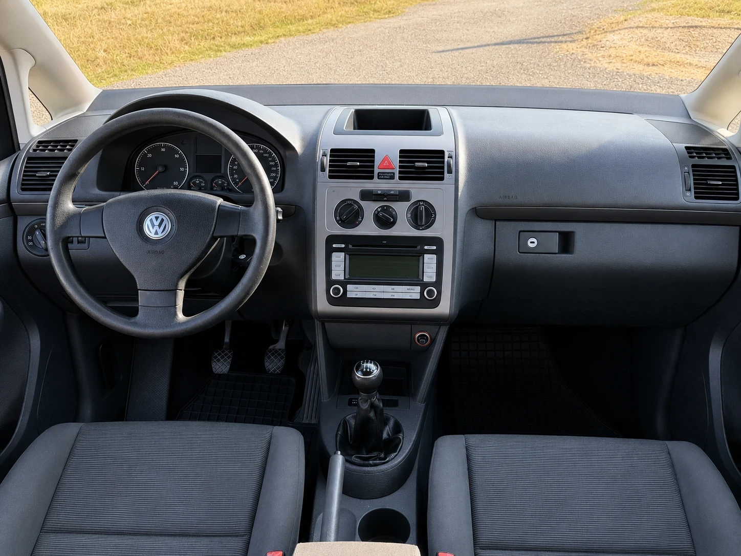 VW Touran Регистриран / Обслужен /, снимка 7 - Автомобили и джипове - 55514158
