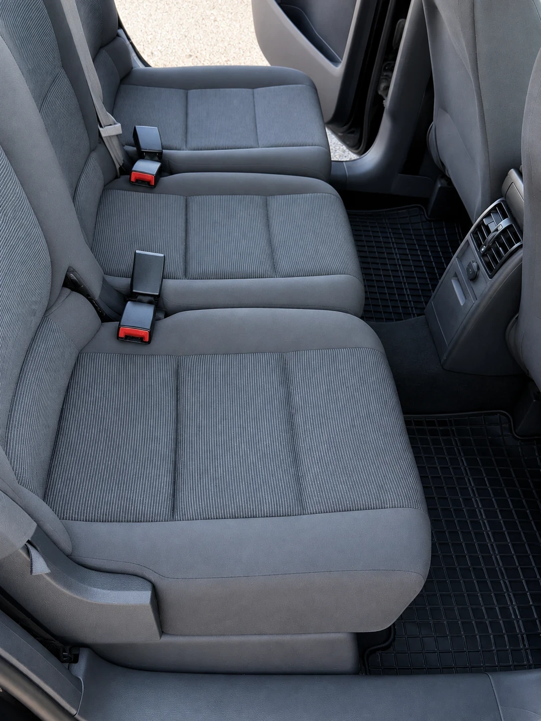 VW Touran Регистриран / Обслужен /, снимка 10 - Автомобили и джипове - 55514158