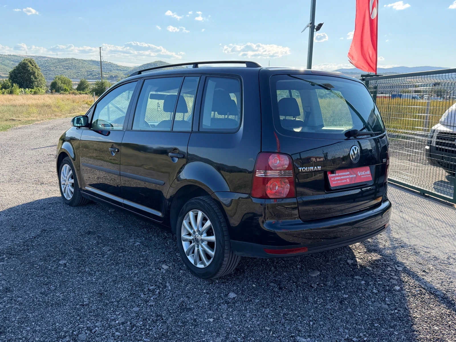 VW Touran Регистриран / Обслужен /, снимка 4 - Автомобили и джипове - 55514158