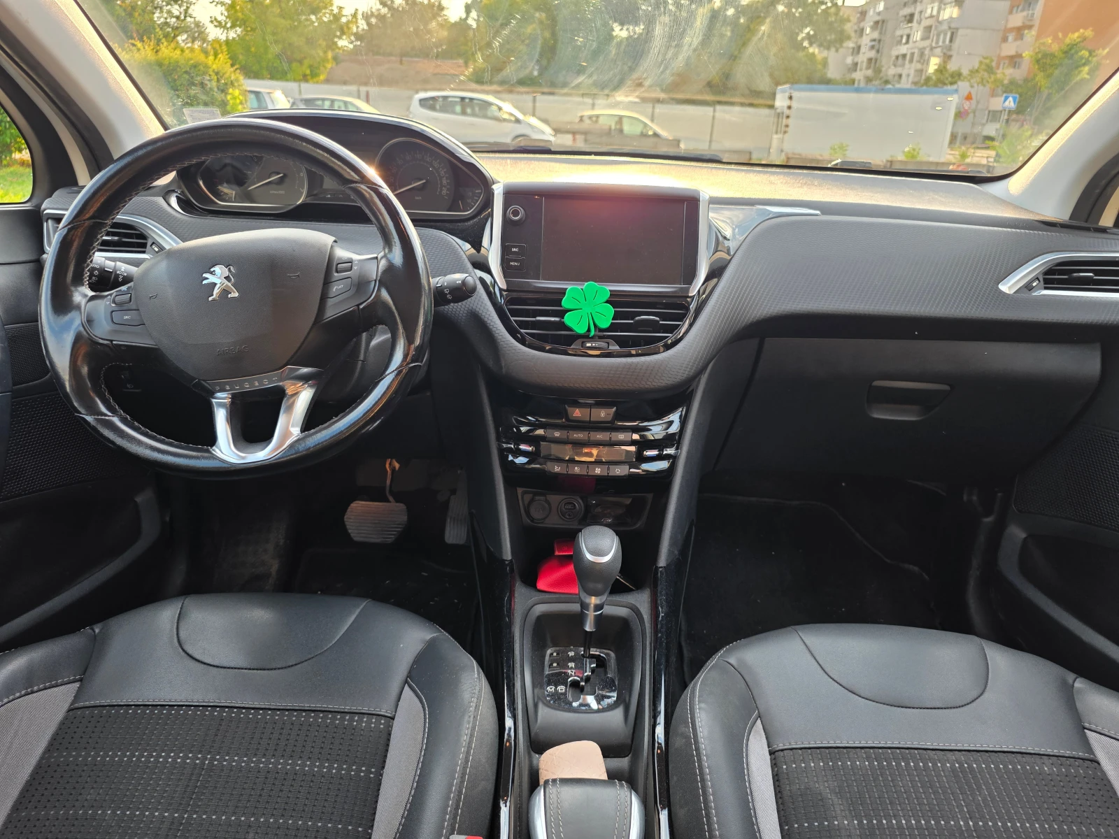 Peugeot 2008 1.2 Puretech, снимка 8 - Автомобили и джипове - 55583428