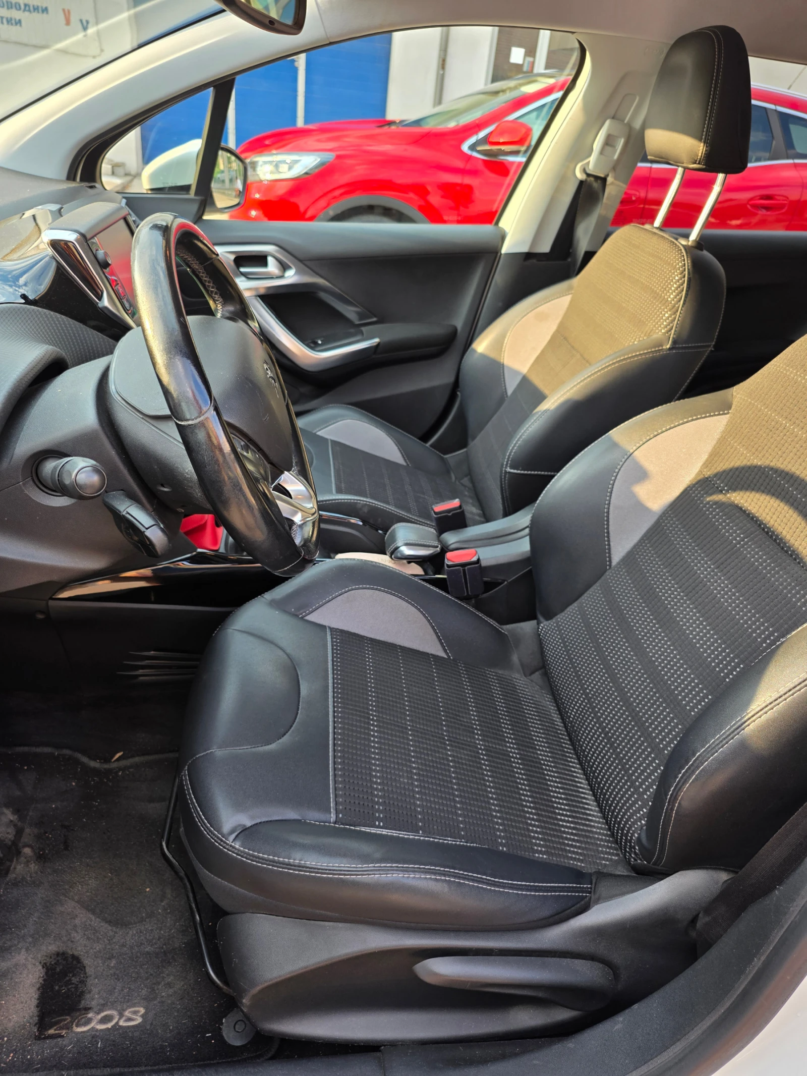 Peugeot 2008 1.2 Puretech, снимка 10 - Автомобили и джипове - 55583428