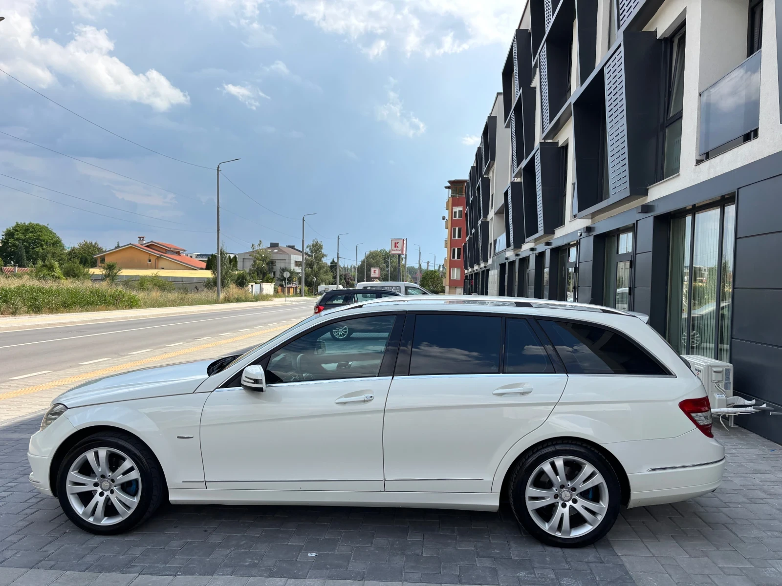 Mercedes-Benz C 220, снимка 3 - Автомобили и джипове - 55656464