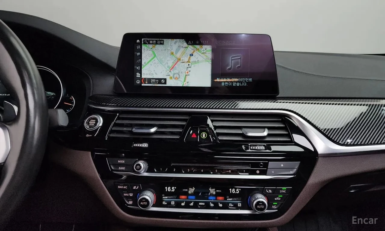 BMW 530 d M Sport Plus/ДИСТРОНИК/ОБДУХ/360 КАМ/ПОДГРЕВ/, снимка 12 - Автомобили и джипове - 55897717