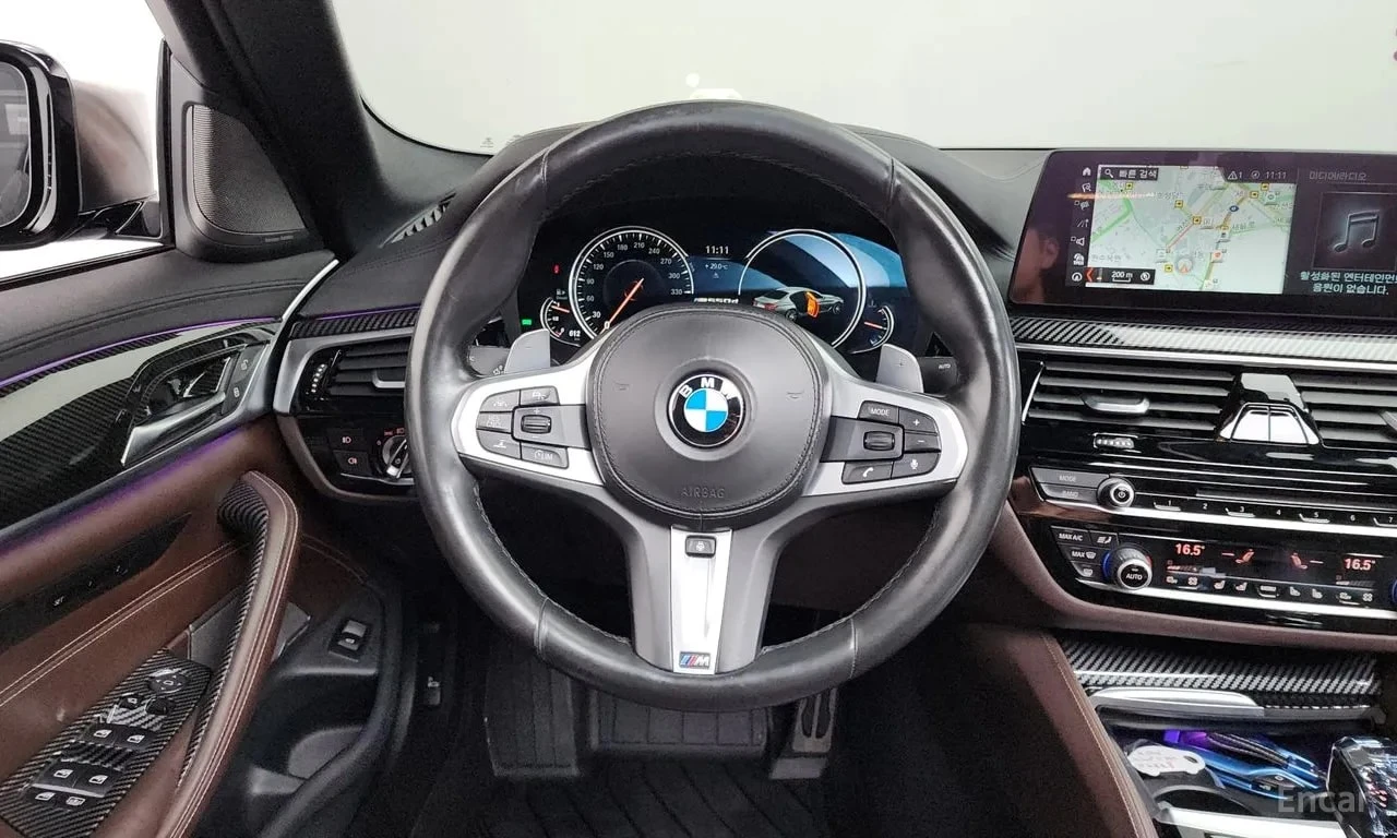 BMW 530 d M Sport Plus/ДИСТРОНИК/ОБДУХ/360 КАМ/ПОДГРЕВ/, снимка 13 - Автомобили и джипове - 55897717