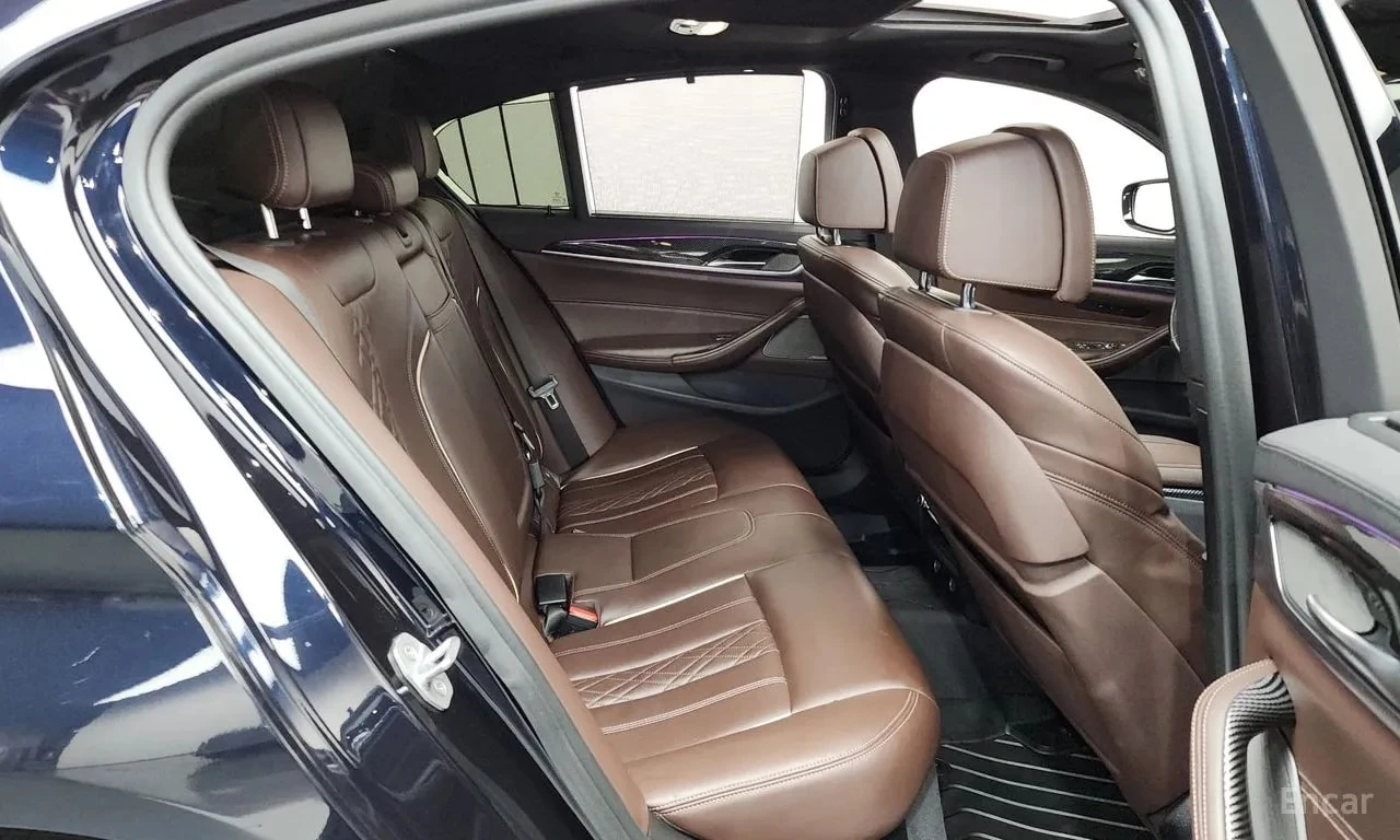 BMW 530 d M Sport Plus/ДИСТРОНИК/ОБДУХ/360 КАМ/ПОДГРЕВ/, снимка 11 - Автомобили и джипове - 55897717