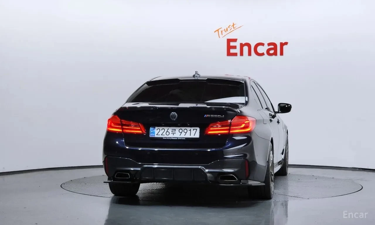 BMW 530 d M Sport Plus/ДИСТРОНИК/ОБДУХ/360 КАМ/ПОДГРЕВ/, снимка 4 - Автомобили и джипове - 55897717