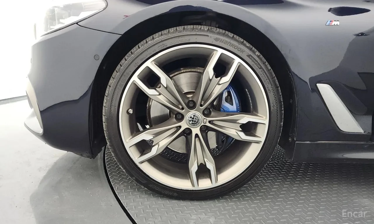 BMW 530 d M Sport Plus/ДИСТРОНИК/ОБДУХ/360 КАМ/ПОДГРЕВ/, снимка 5 - Автомобили и джипове - 55897717