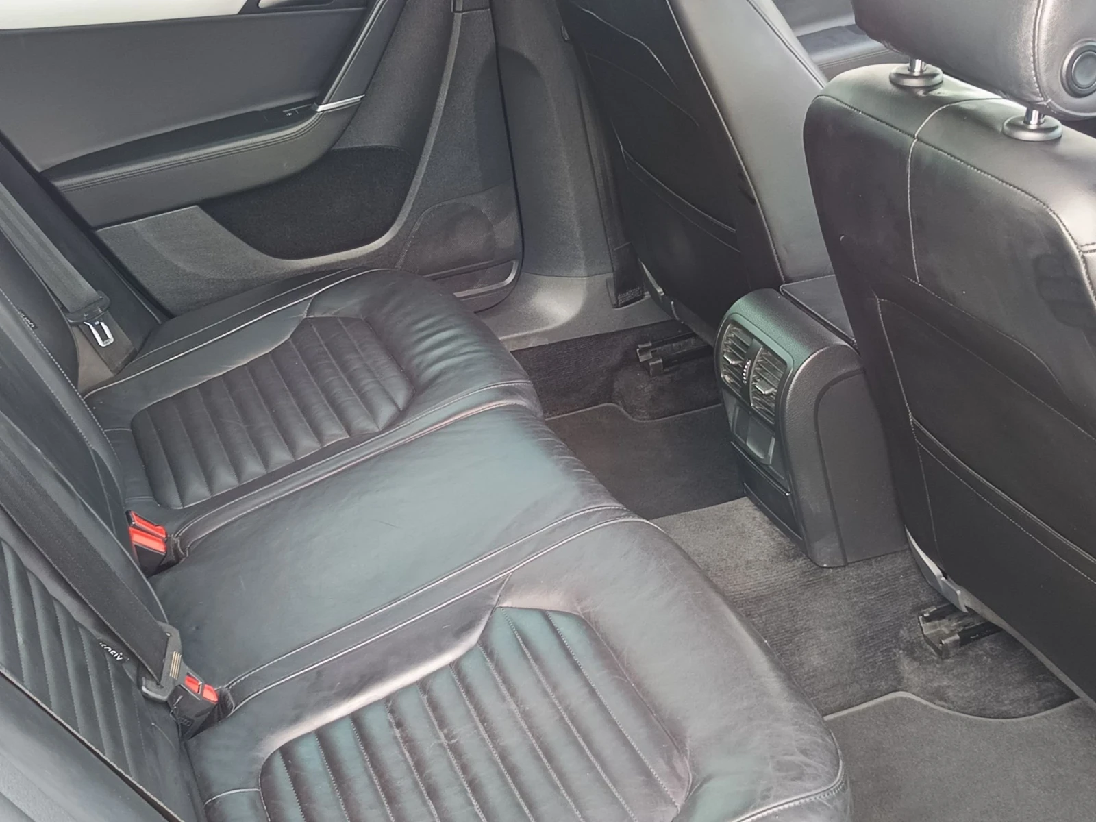 VW Passat 2.0 TDI, снимка 10 - Автомобили и джипове - 56165452