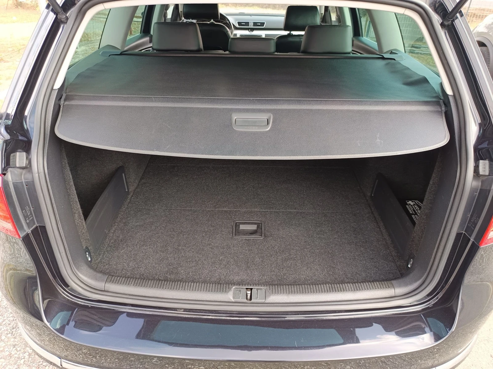 VW Passat 2.0 TDI, снимка 11 - Автомобили и джипове - 56165452