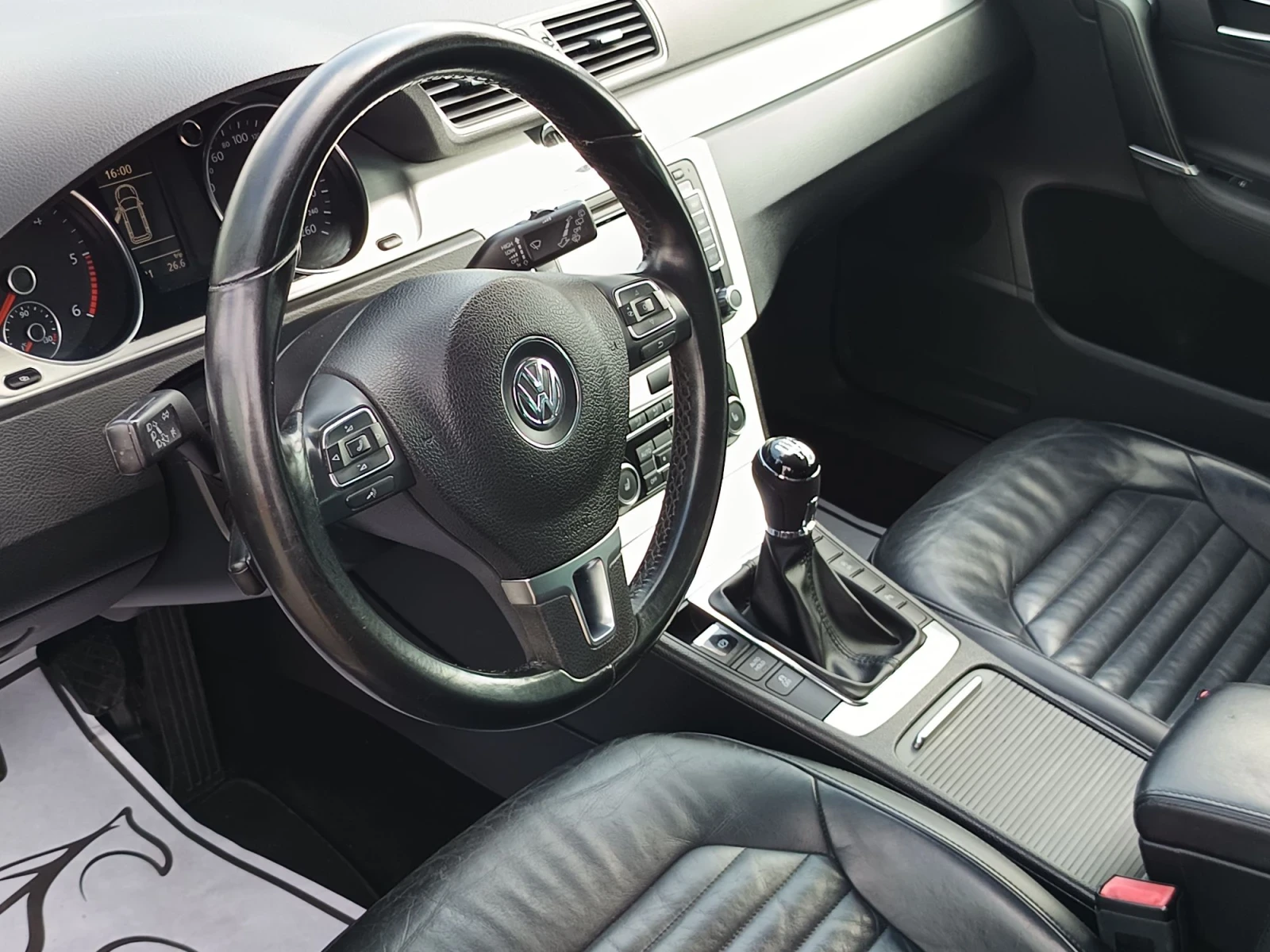 VW Passat 2.0 TDI, снимка 13 - Автомобили и джипове - 56165452