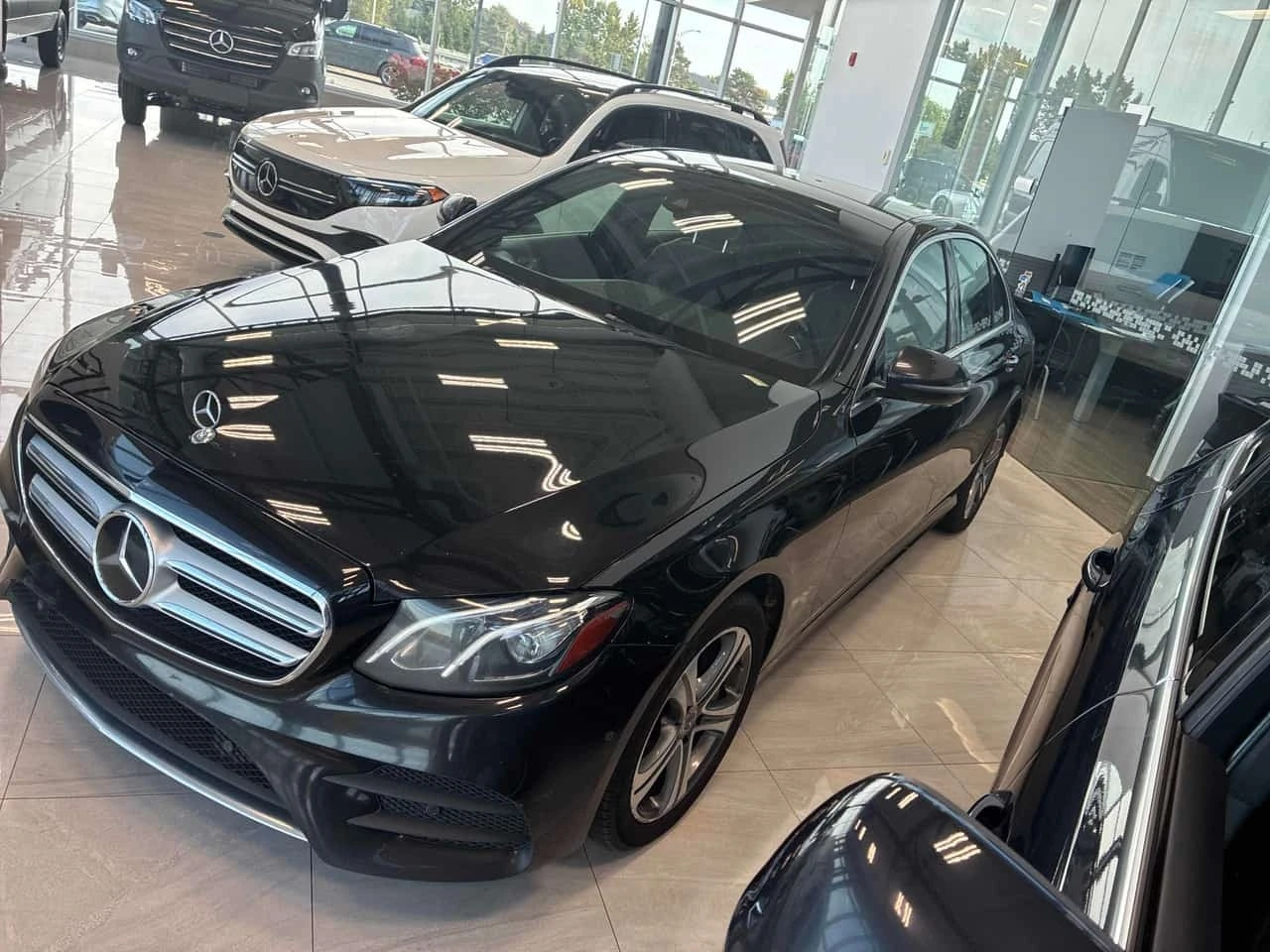 Mercedes-Benz E 400 * CARFAX * , снимка 2 - Автомобили и джипове - 56363189