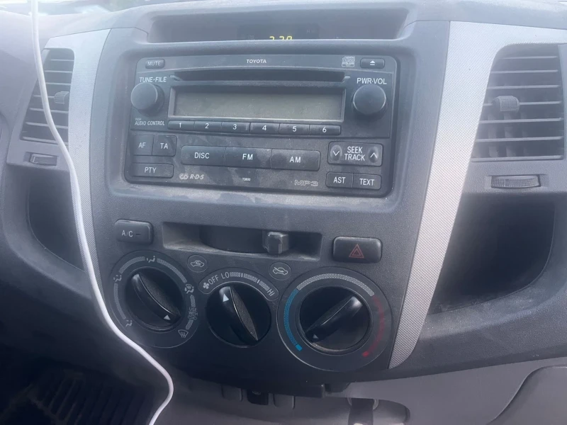 Toyota Hilux, снимка 8 - Автомобили и джипове - 51778396