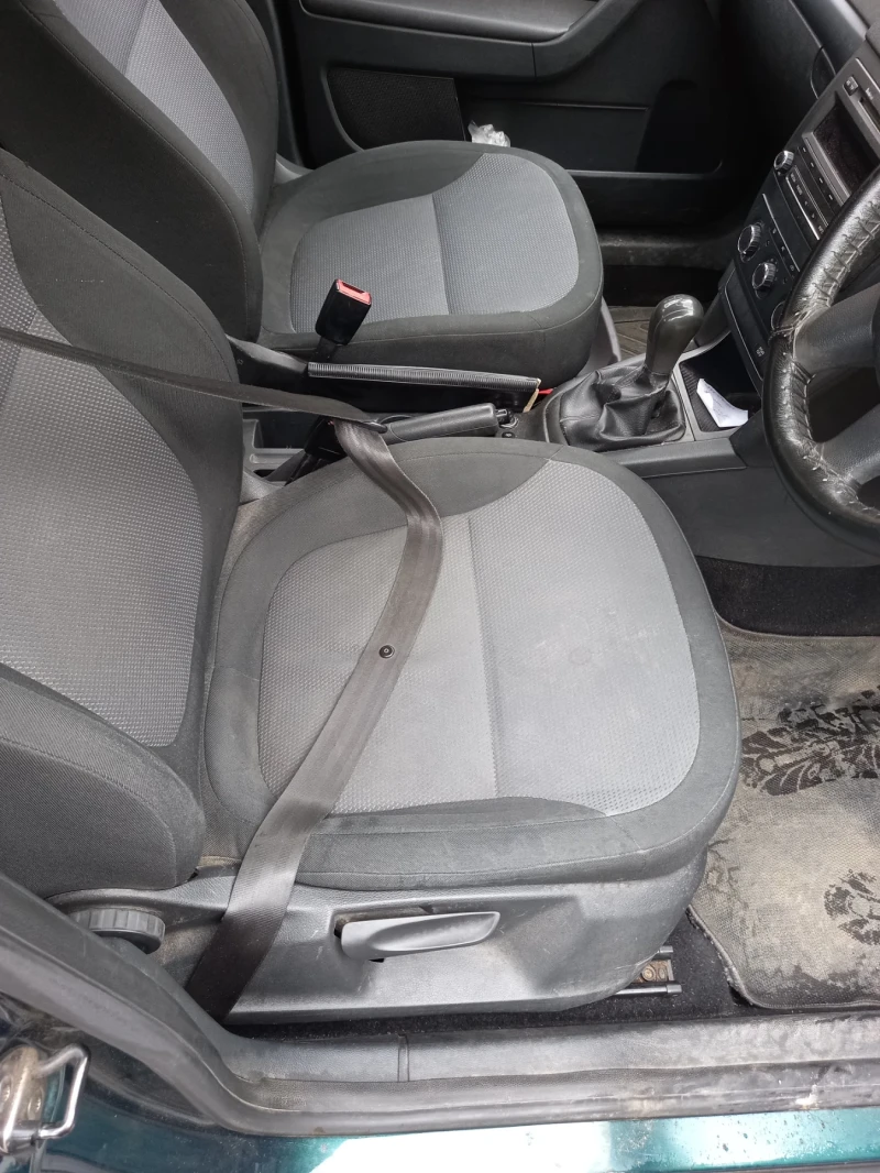 Skoda Yeti Десен волан, снимка 2 - Автомобили и джипове - 52723246