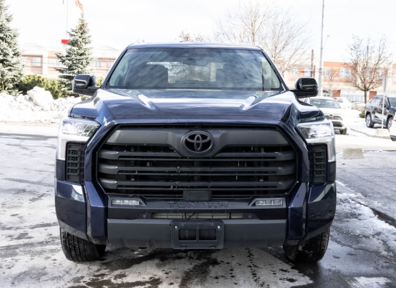 Toyota Tundra LIMITED* * CREWMAX* * DISTRONIC* * LEATHER* * PANO, снимка 3 - Автомобили и джипове - 53379438