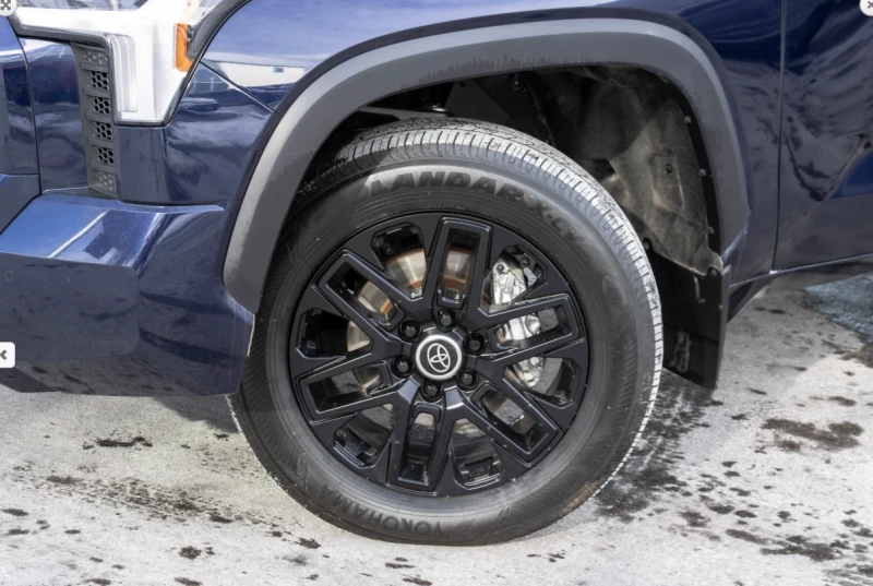 Toyota Tundra LIMITED* * CREWMAX* * DISTRONIC* * LEATHER* * PANO, снимка 2 - Автомобили и джипове - 53379438