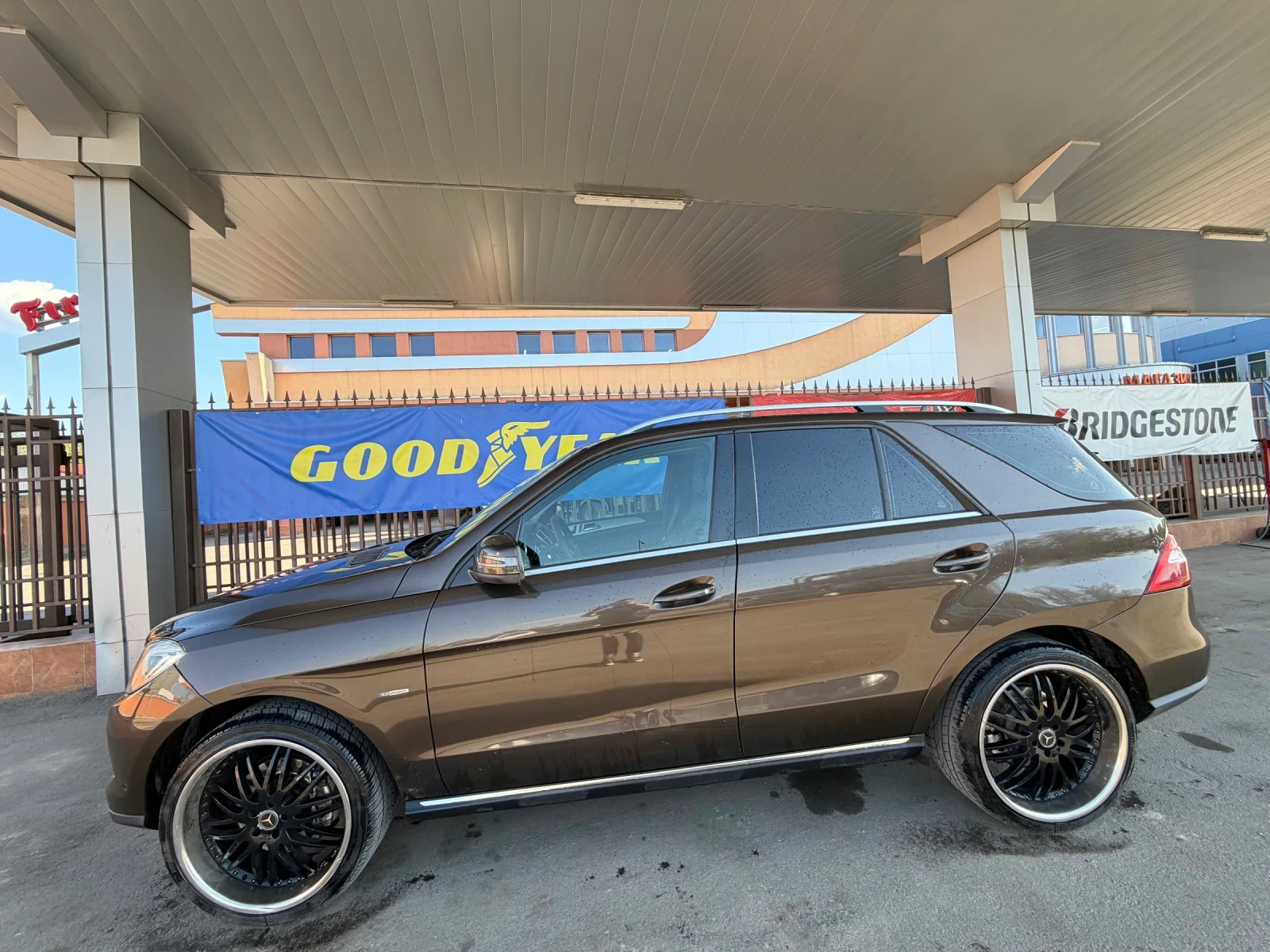 Mercedes-Benz ML 350 AMG* Sport* Кожа* Камера, снимка 4 - Автомобили и джипове - 52976742