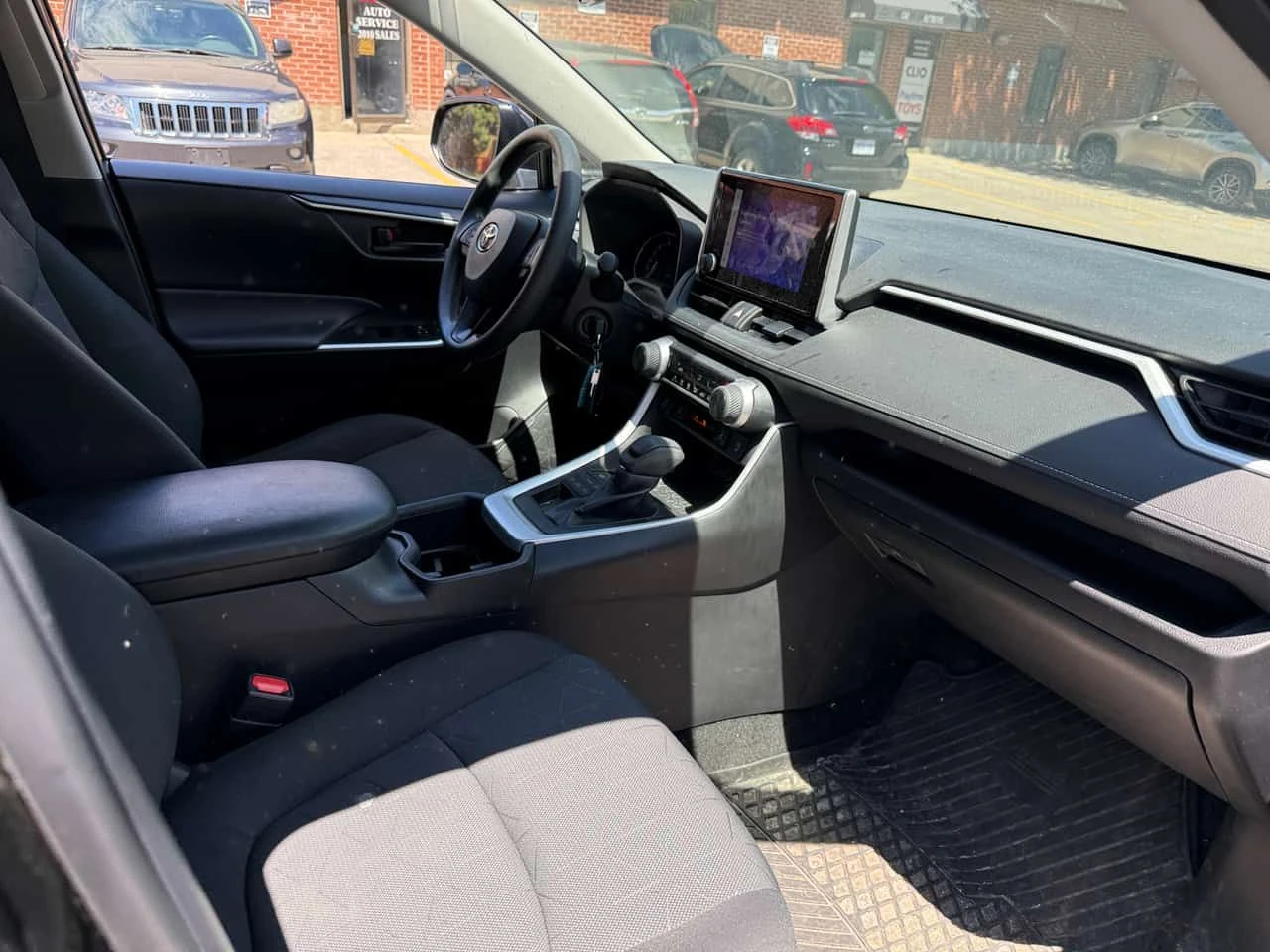 Toyota Rav4 LE| ПОДГРЕВИ| ДВА КЛЮЧА| CARFAX, снимка 13 - Автомобили и джипове - 54859773