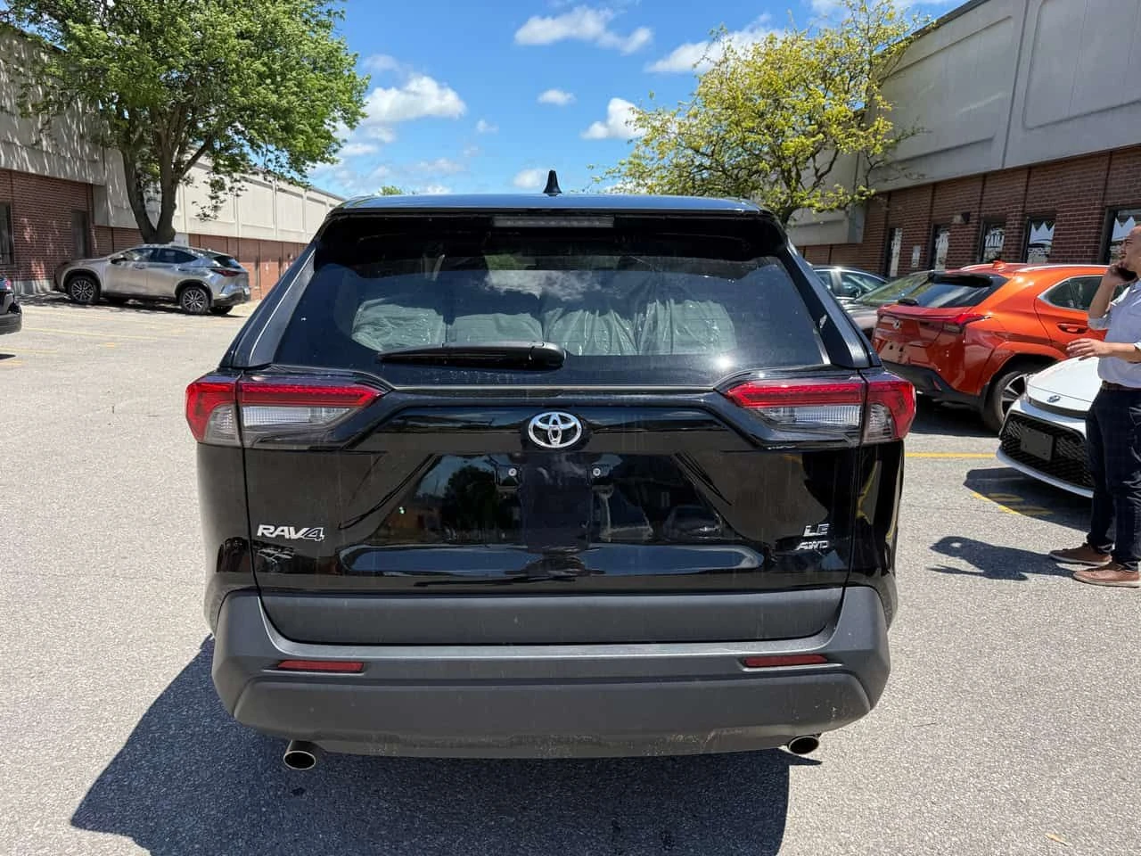 Toyota Rav4 LE| ПОДГРЕВИ| ДВА КЛЮЧА| CARFAX, снимка 6 - Автомобили и джипове - 54859773