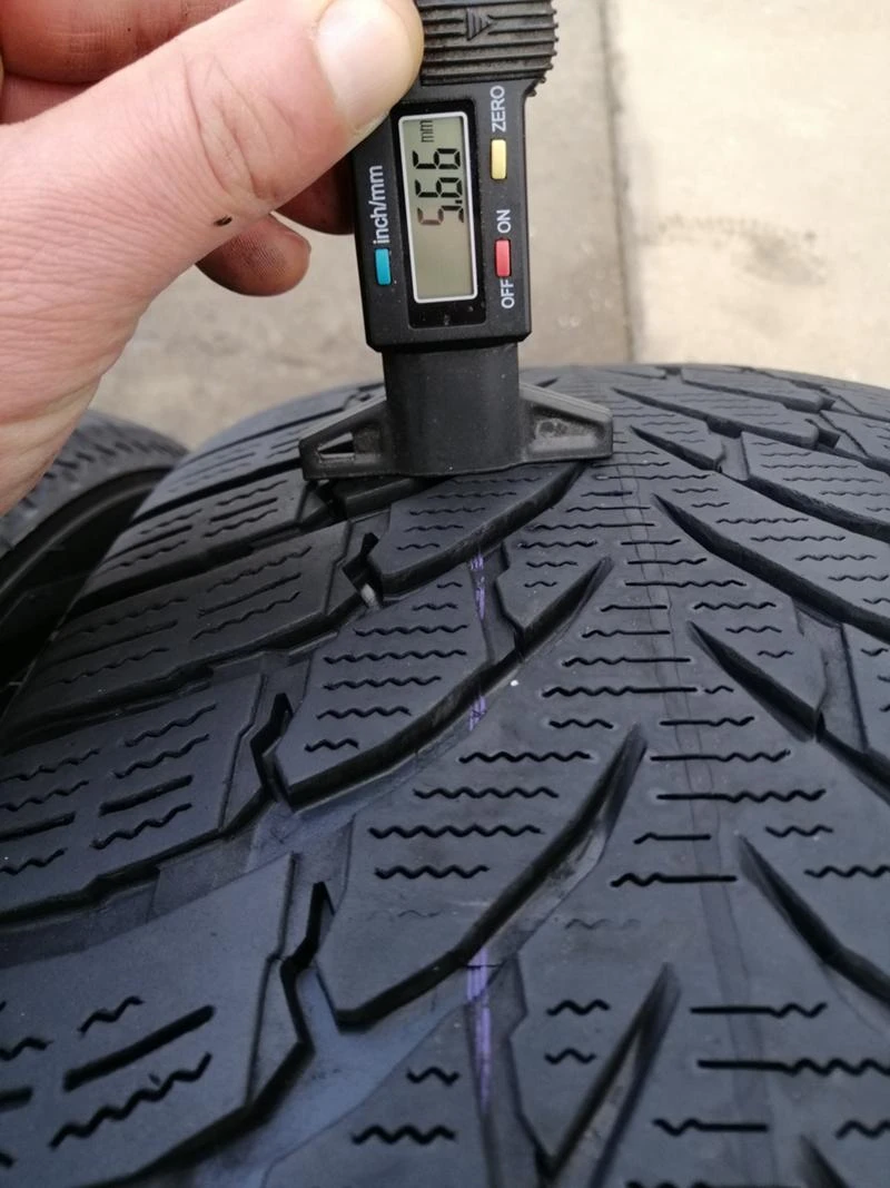 Гуми Зимни 235/55R19, снимка 8 - Гуми и джанти - 34960990