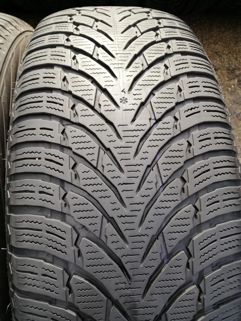 Гуми Зимни 235/55R19, снимка 4 - Гуми и джанти - 34960990