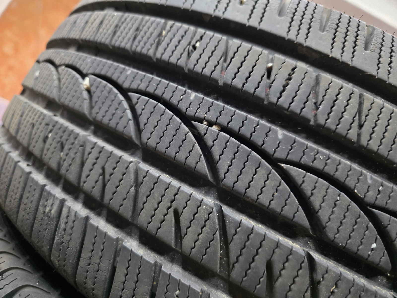 Гуми Зимни 195/50R15, снимка 6 - Гуми и джанти - 53953782