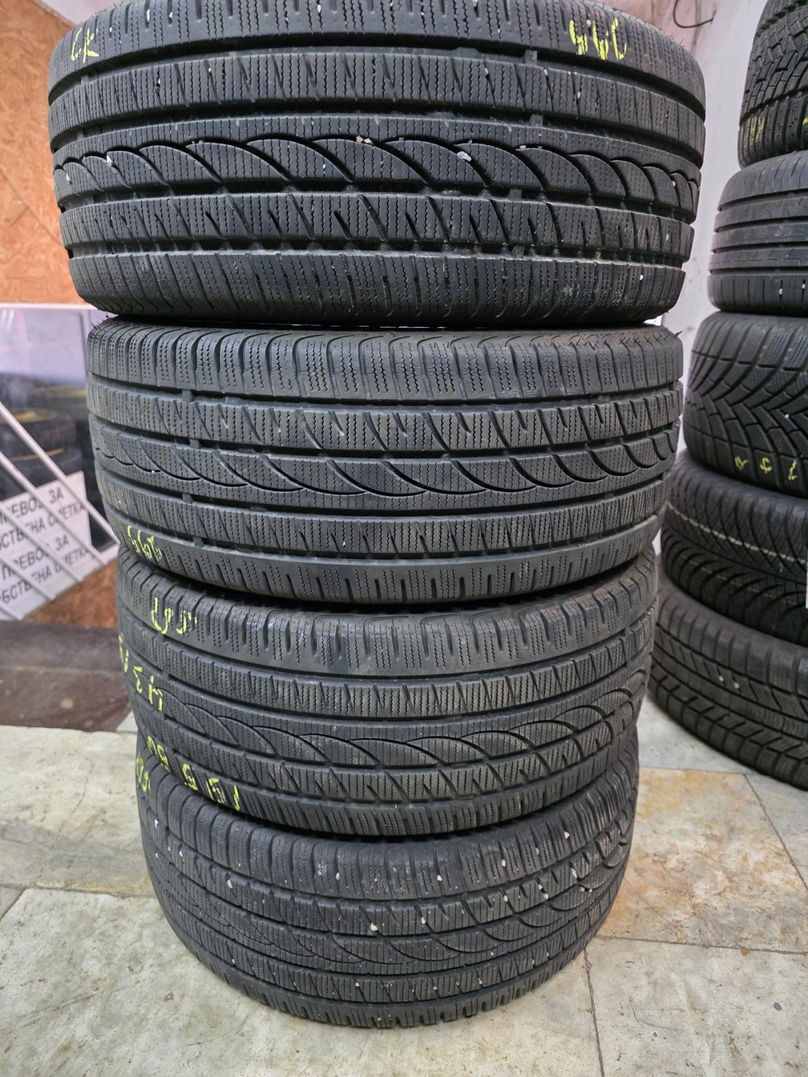 Гуми Зимни 195/50R15, снимка 5 - Гуми и джанти - 53953782
